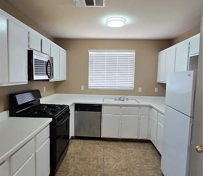 3822 Gulliver St — Photo 7