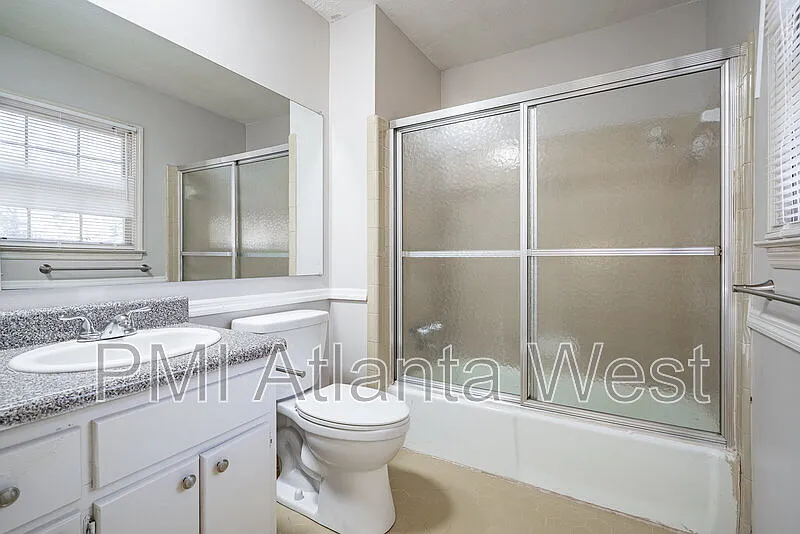 5 bed, 3.0 bath, 1900 sqft, $1,950 — Photo 2