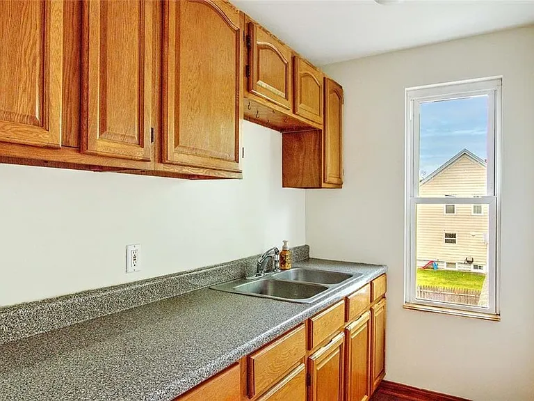 137 Hunts Ave — Photo 5