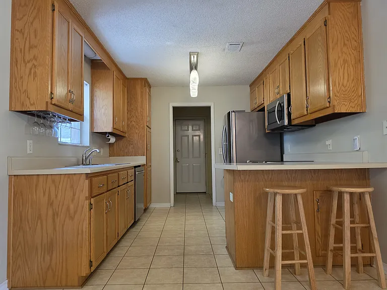 2501 Elkhart Dr — Photo 6
