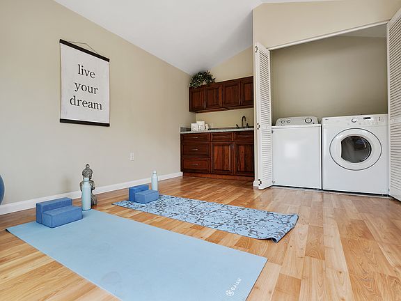 4th image of 10684 Carver Dr