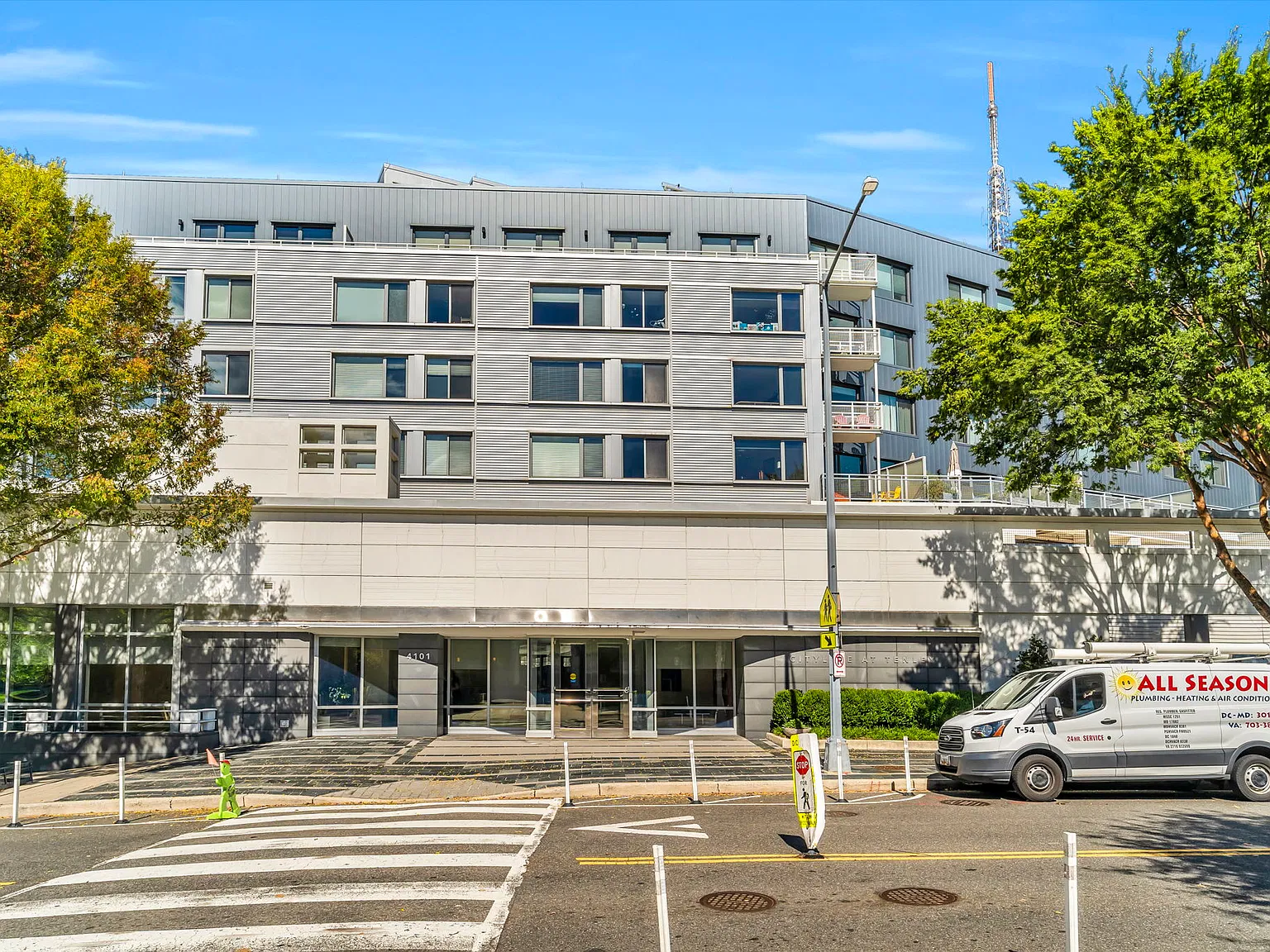 1 bed, 835 sqft, $3,000 — Photo 3