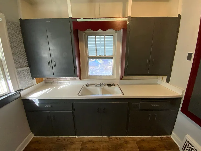 210 W Roselawn St — Photo 8