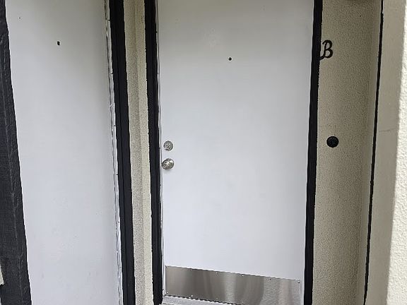 2nd image of 2904 Peppertree Ln APT B