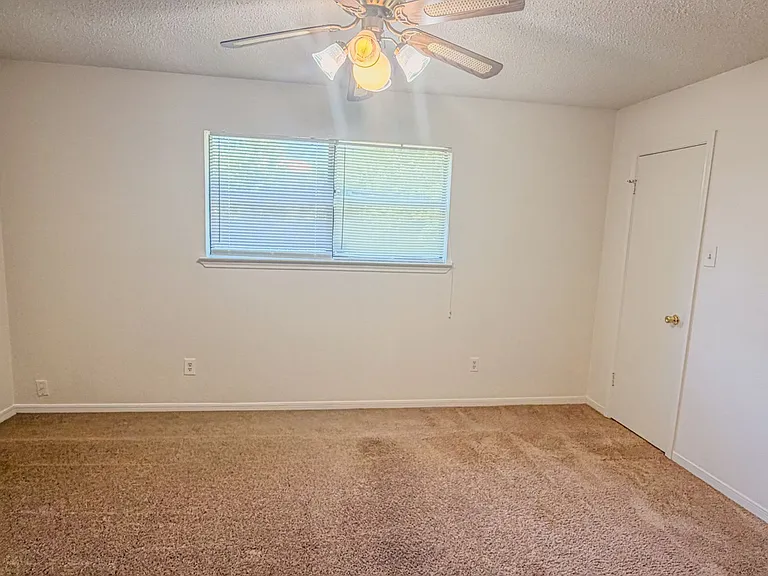 402 Alpine St — Photo 6