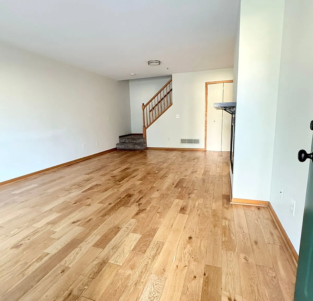 3 bed, 1329 sqft, $2,350 — Photo 3