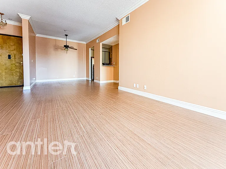 534 S Saint Andrews Pl #J416 — Photo 11