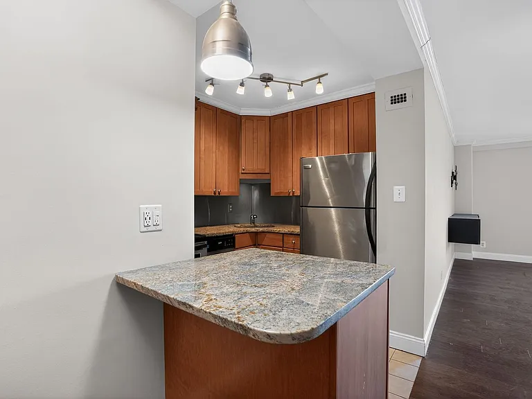 1435 4th St SW #B201 — Photo 12