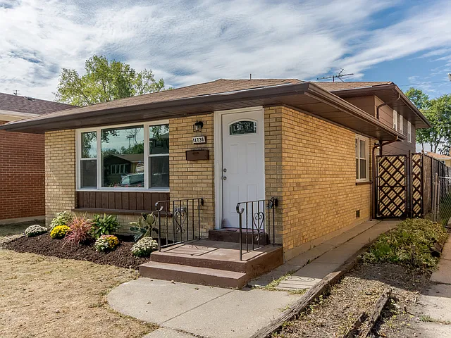 11736 S Bishop St photo 1