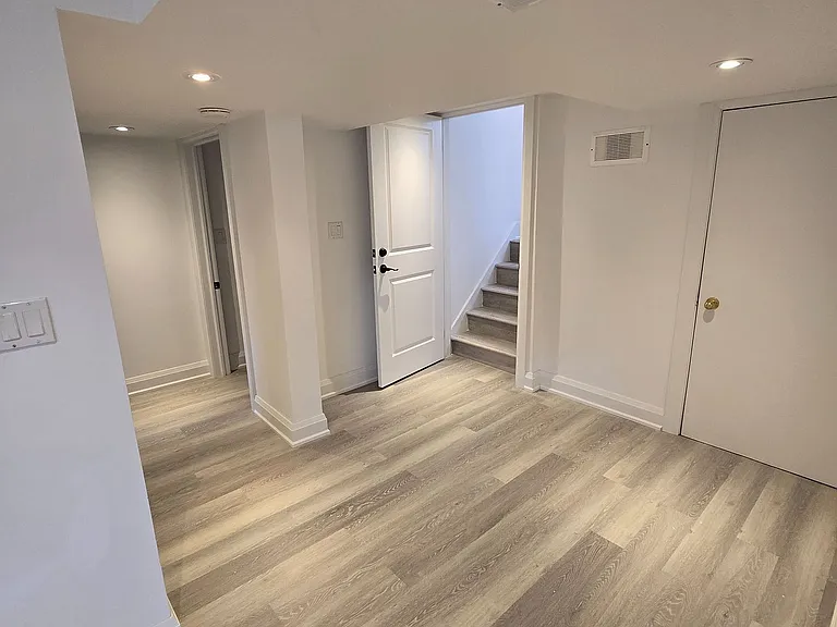 83 Florence Ave — Photo 2