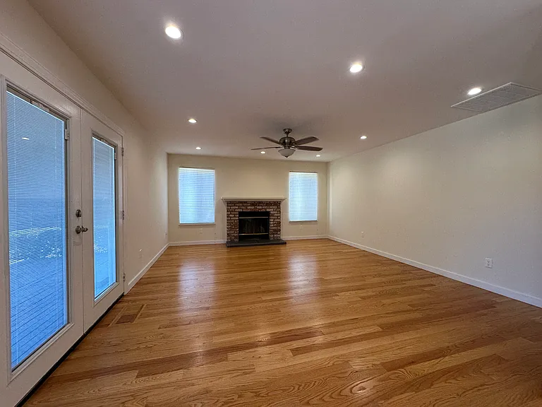3836 Rockford Dr — Photo 6
