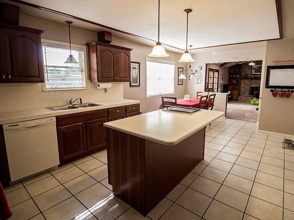 4th image of 113 Royale Dr