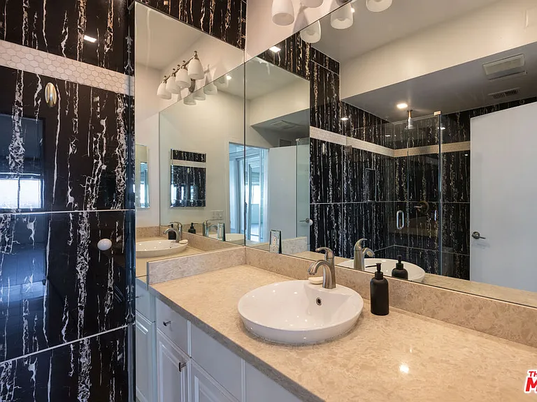 7250 Franklin Ave #702 — Photo 8