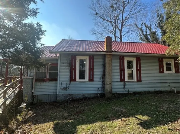 1102 W Main St, Huntsville, AR 72740