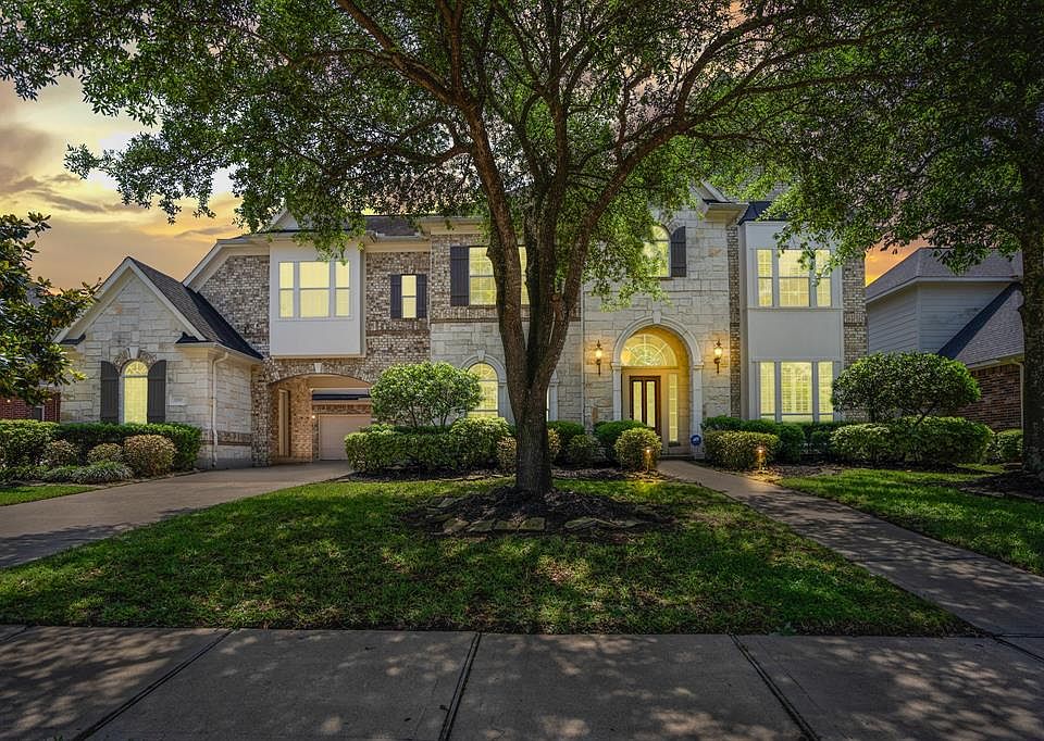 1510 Redstone Manor Drive, beautiful 5 bedrooms, 3.5 bathroom, 3 car garage home with spectacular golf course views.