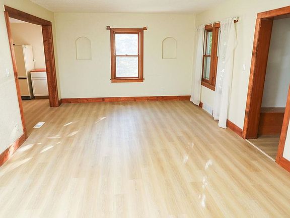 5th image of 305 W 5th Ave N