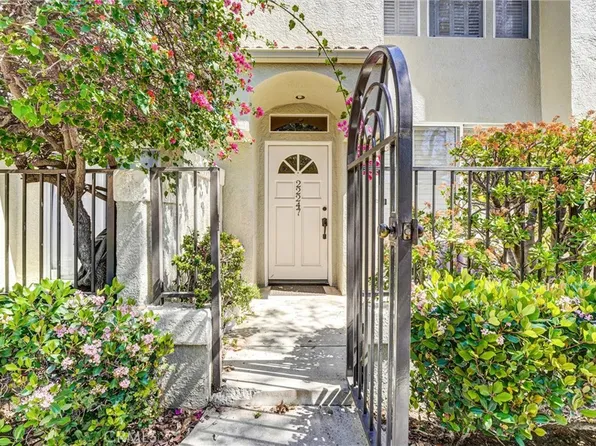 22247 Shadow Valley Cir, Chatsworth, CA 91311