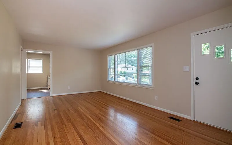 4 bed, 2.0 bath, 1517 sqft, $1,250 — Photo 2