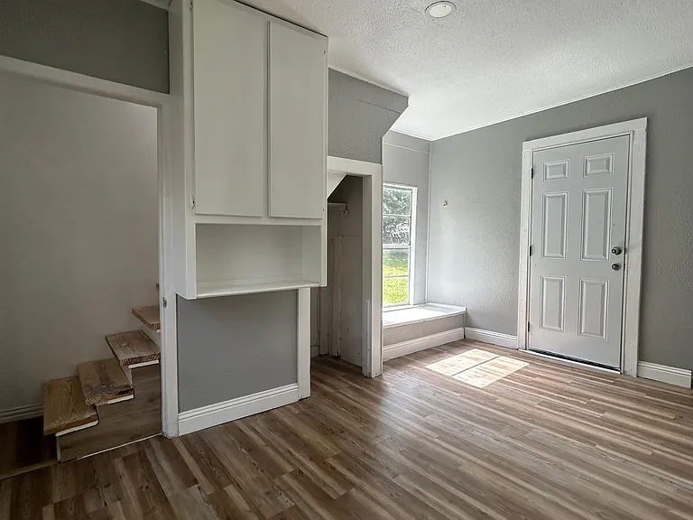 426 N Clements St — Photo 12