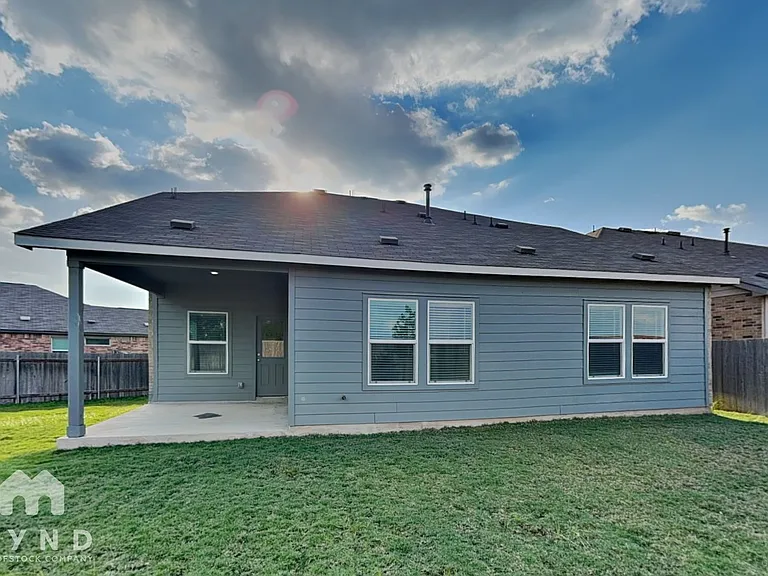 428 Sebring Cir — Photo 18