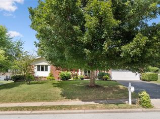 901 Elmwood Dr, Saint Charles, MO