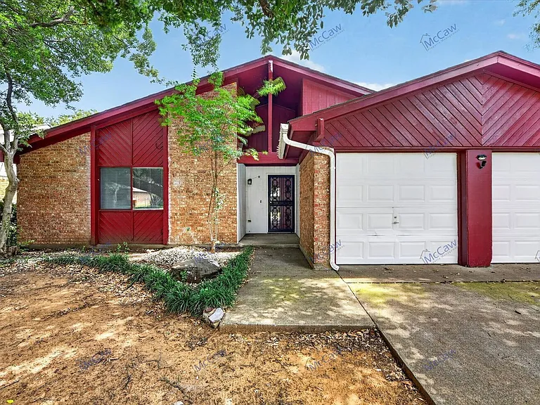 2913 Green Ridge St — Photo 3