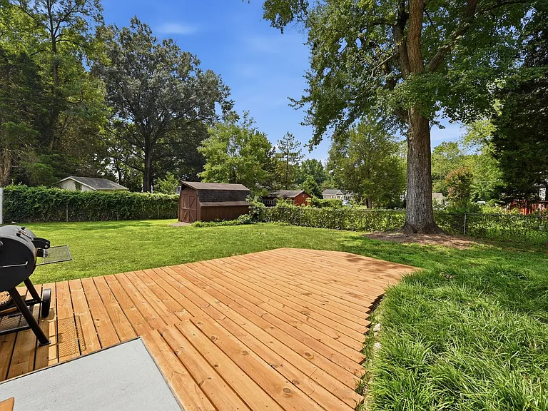 6426 Carriage Dr — Photo 48