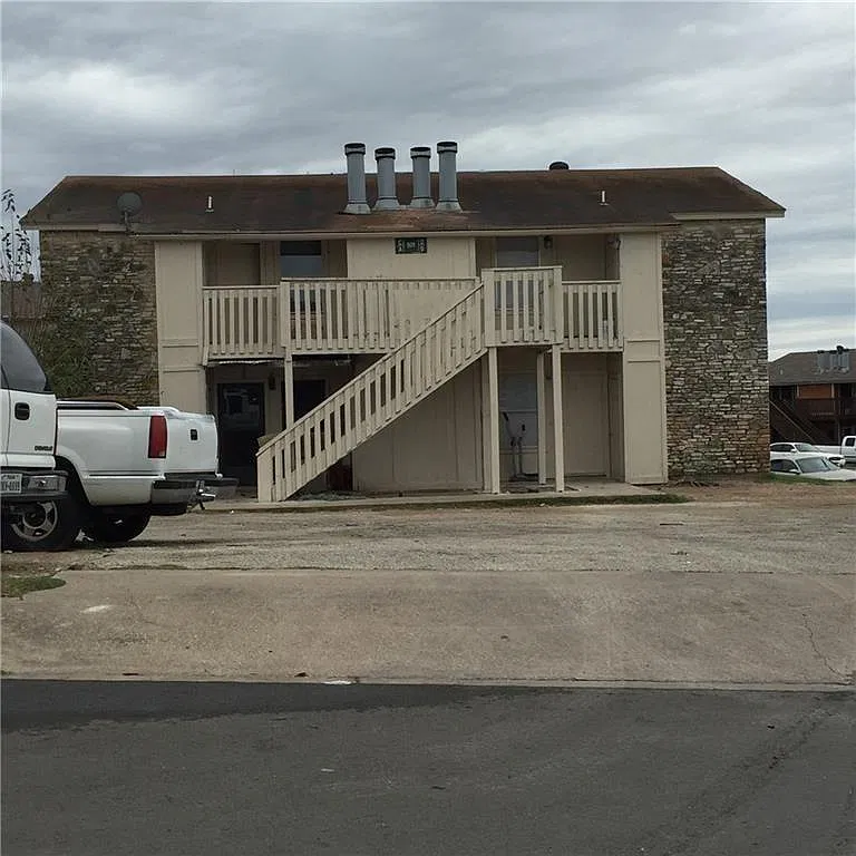 2 bed, 1.0 bath, 800 sqft, $950 — Photo 1