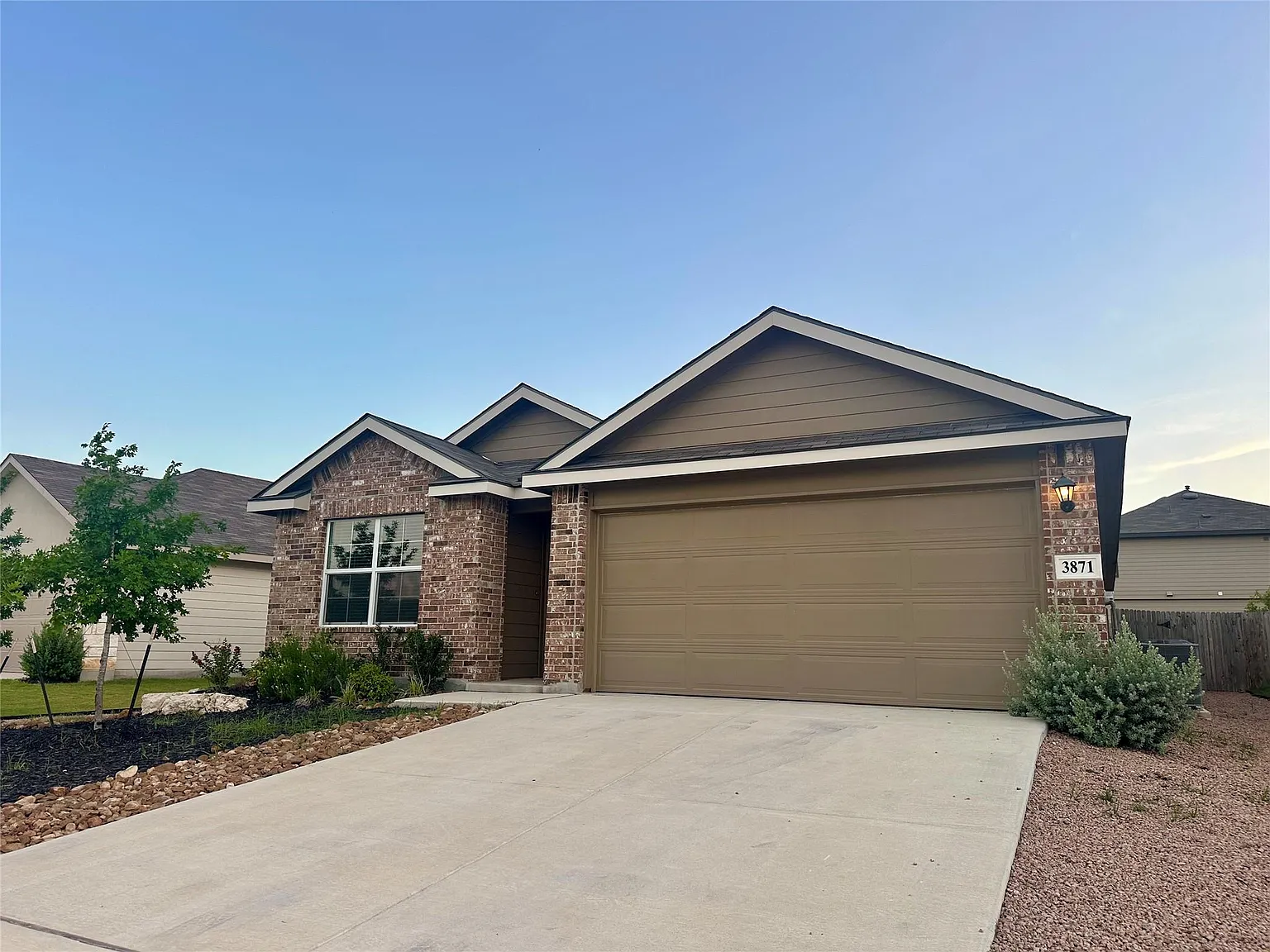 4 bed, 2.0 bath, 1703 sqft, $2,250 — Photo 2