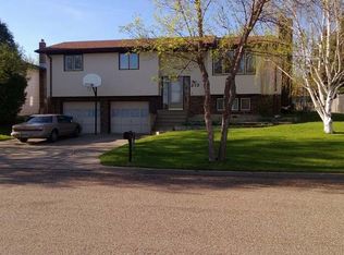 212 10th St NW, Beulah, ND 58523