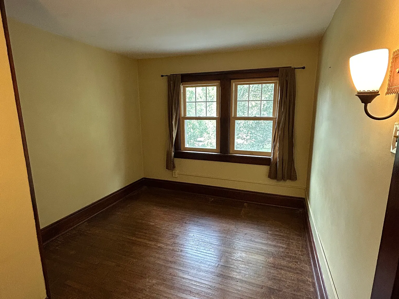 3 bed, 1.5 bath, 1300 sqft, $2,000 — Photo 4