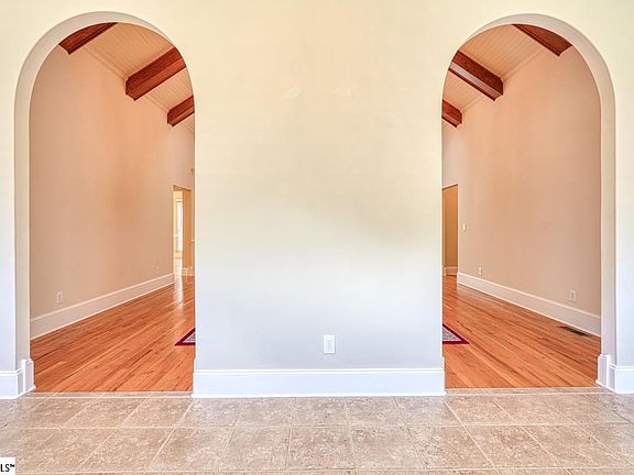 4th image of 409 Lakecrest Dr