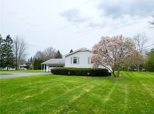 1135 Five Mile Line Rd, Webster, NY 14580