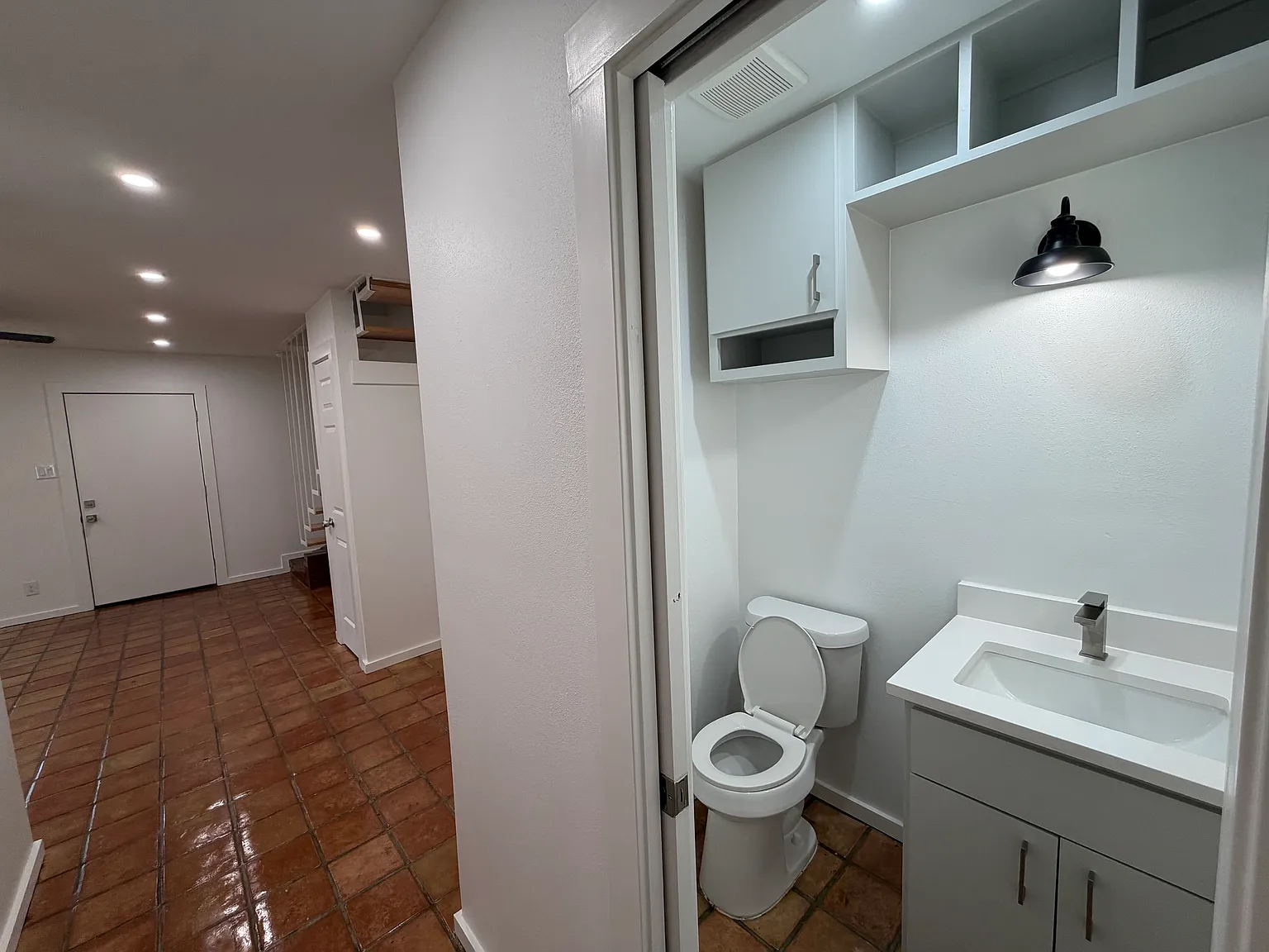 2 bed, 1.5 bath, 884 sqft, $1,595 — Photo 3