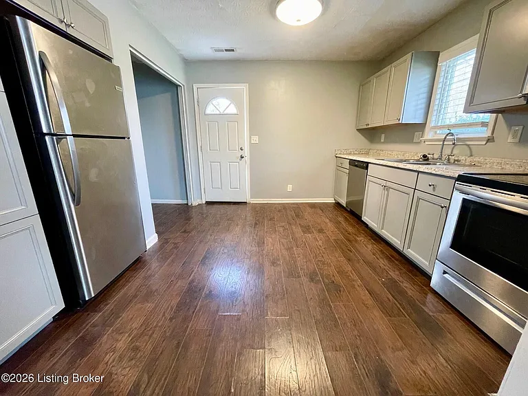 821 Commerce St — Photo 3