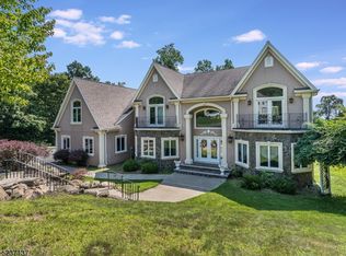 201 Forest Ridge Ct, Franklin Lakes, NJ 07417