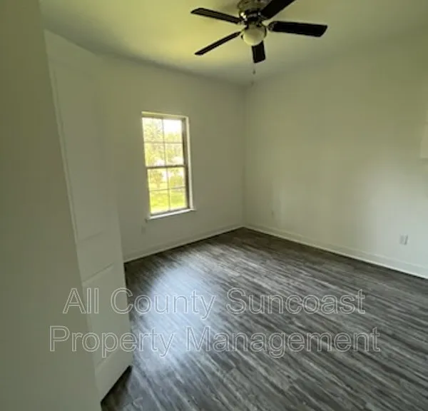 1605 Willow Rd — Photo 8