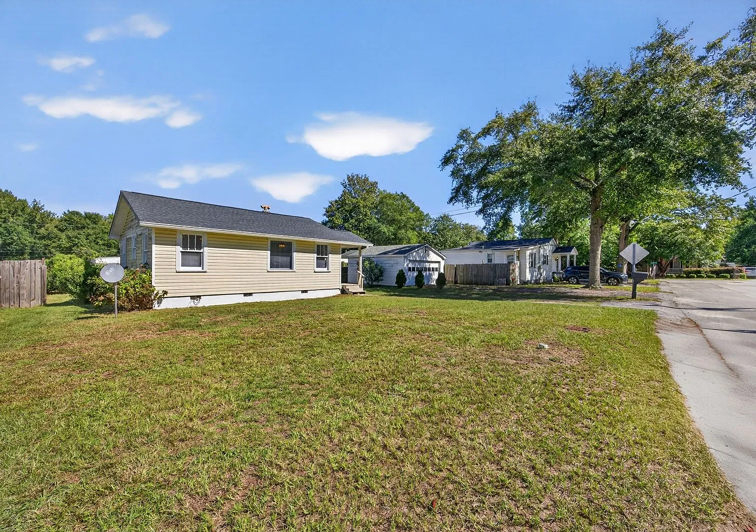 Available Now | Freshly Updated | Move-In Ready! — Photo 1