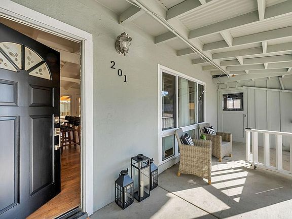 3rd image of 201 Los Altos Pl