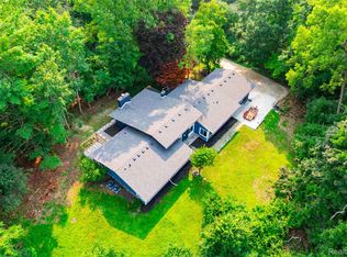 5815 Bloomfield Glens Rd, West Bloomfield, MI 48322