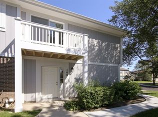 100 Brookwood Ct, Vernon Hills, IL 60061