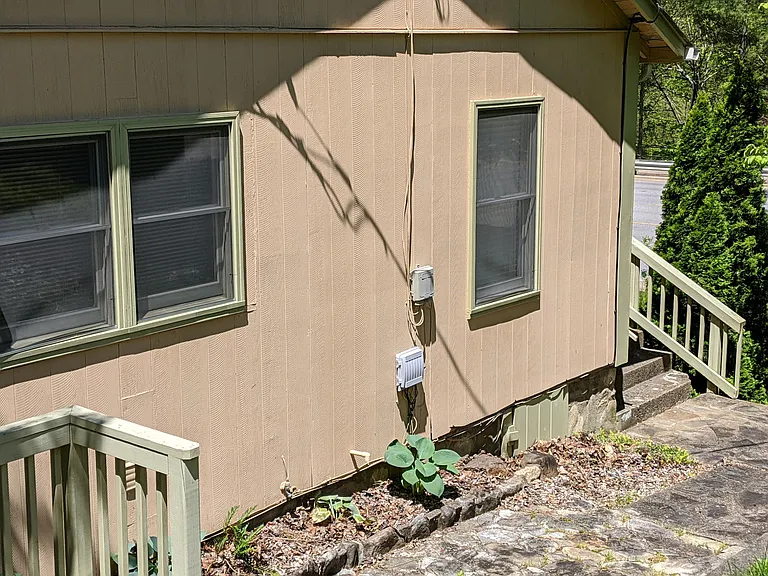 977 Soco Rd — Photo 3