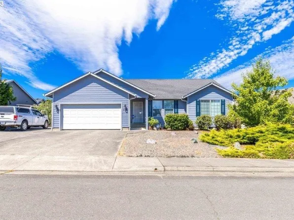 303 Cambridge Dr, Sutherlin, OR 97479