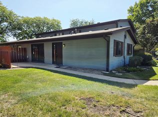 1590 Avati Ln APT B, Aurora, IL 60505