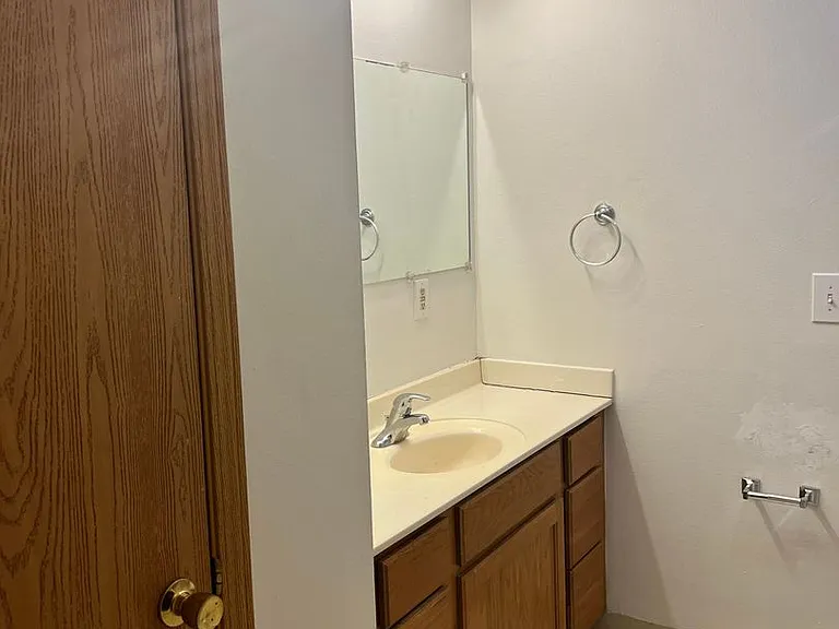 3 Bd Townhome — Photo 20