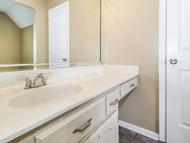 8900 Fulton Cv — Photo 11