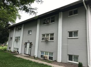 750 N 2nd Ave, Carbon Cliff, IL 61239