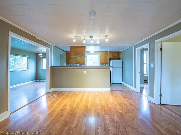 2nd image of 3024 SE Tacoma St #1B-1Ba-800Sqft