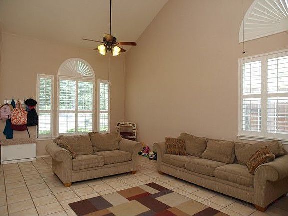 5th image of 16802 Bailey Jean Dr