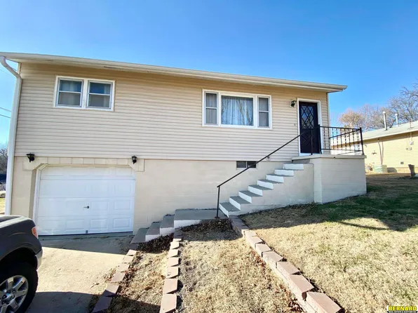 811 N 9th St, Nebraska City, NE 68410